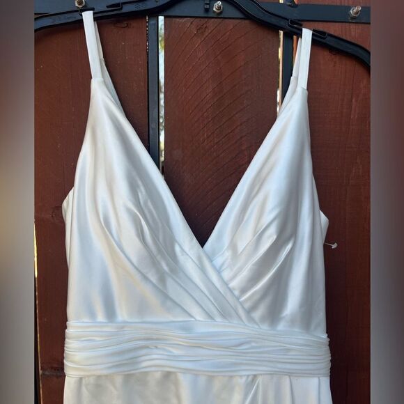 MAC DUGGAL Sleeveless Faux Wrap Draped Gown Size 2 - Picture 4 of 10